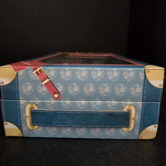 2011 Dolls of the World Argentina Barbie Pink Label #W3375 - Picture 5 of 9